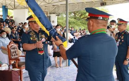 PNP chief installs new Caraga police director .